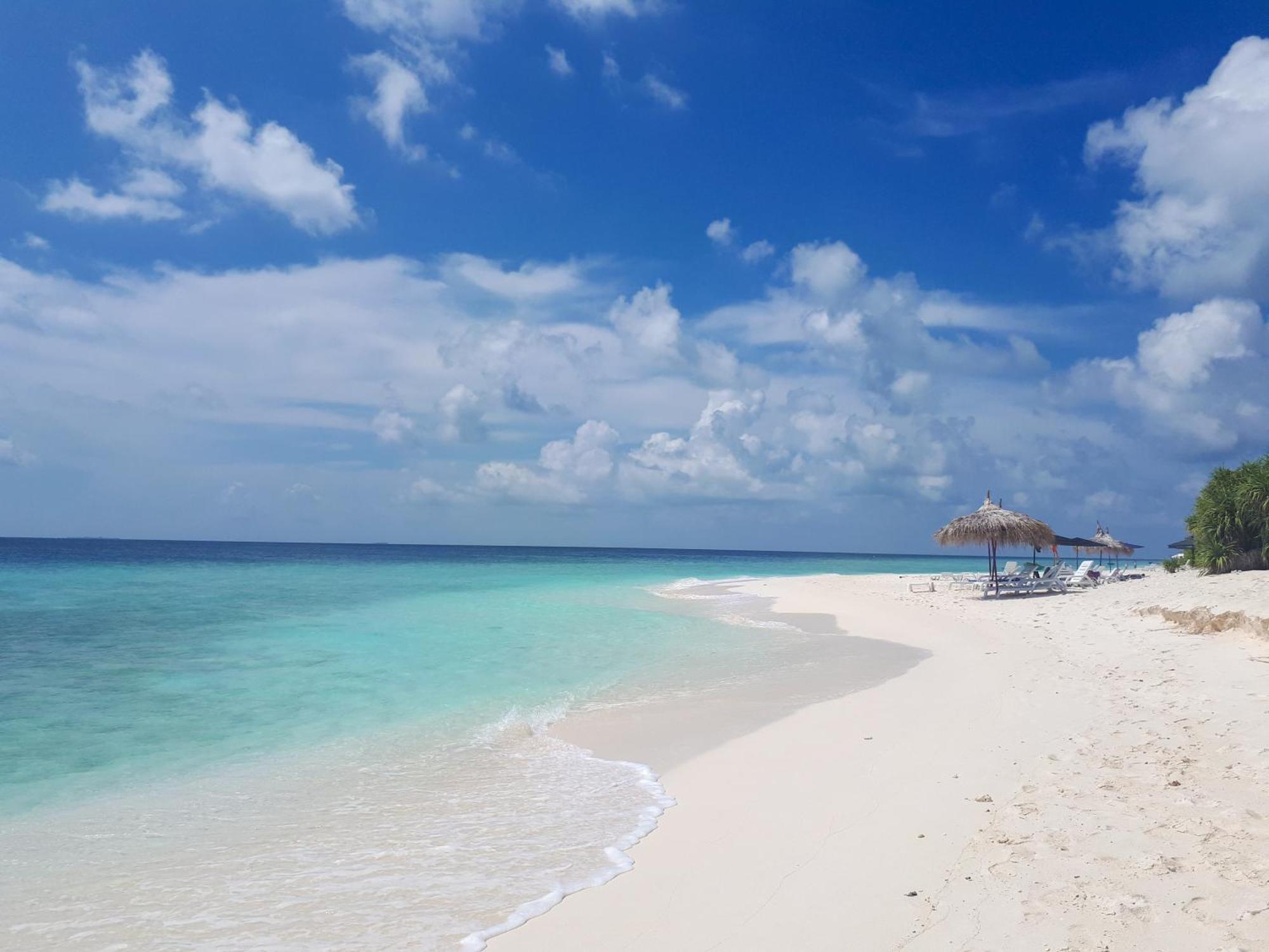 Ukulhas Villa Oceanview Hotel & Spa Exterior foto