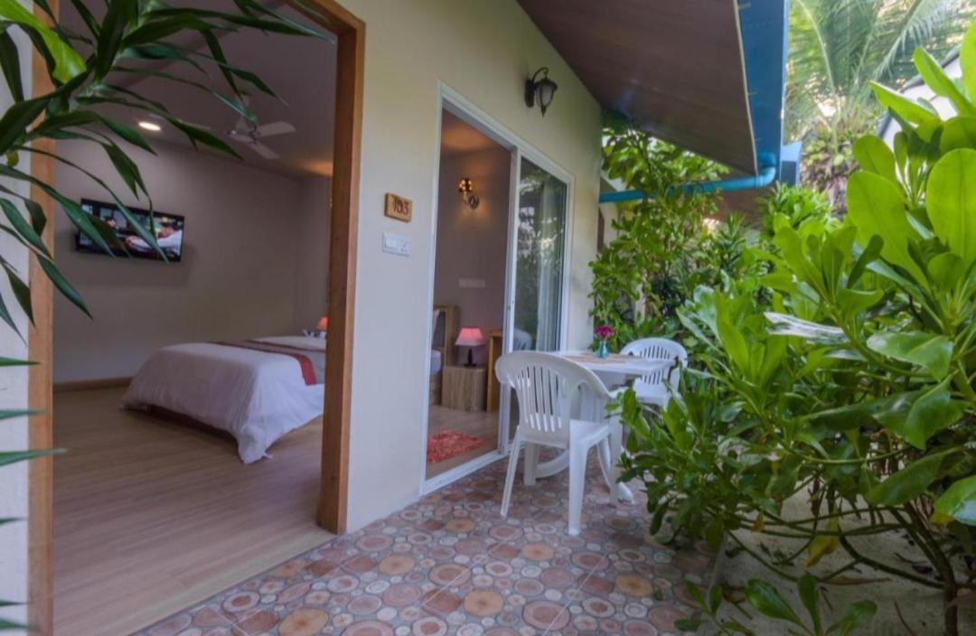 Ukulhas Villa Oceanview Hotel & Spa Exterior foto